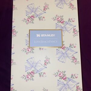 THE STANLEY X LOVESHACKFANCY HOLIDAY QUENCHER | 40 OZ

Rosa Beaux Blue